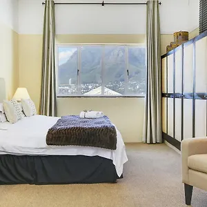 liberty-lodge.hotels-capetown.com/